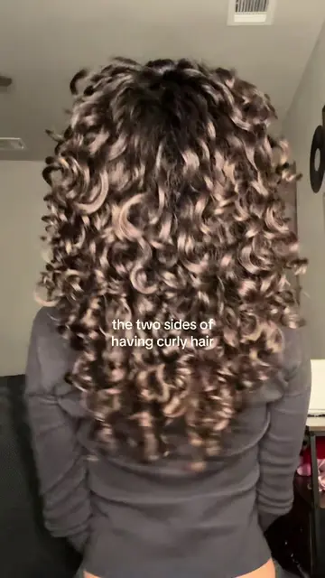 The duality of curly hair 😭 #curls #curlyhair #curlyhairroutine #curlyhairtips 