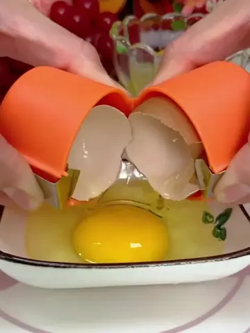 Mess-free egg cracker #fyp #amazonfinds #amazon #gadgets #homehacks 