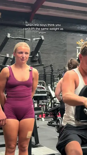 They really thought I was weaker for a sec huh💁🏼‍♀️ #strongwomen #girlswholift