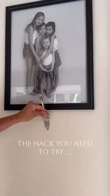 Why are we all not using a fork to hang frames 🍴👀🤣🙌🏻 love finding new hacks