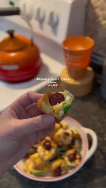 Save for your next snack idea 🌶️🧀  Ingredients: • 1 can crescent rolls  • 1 pa