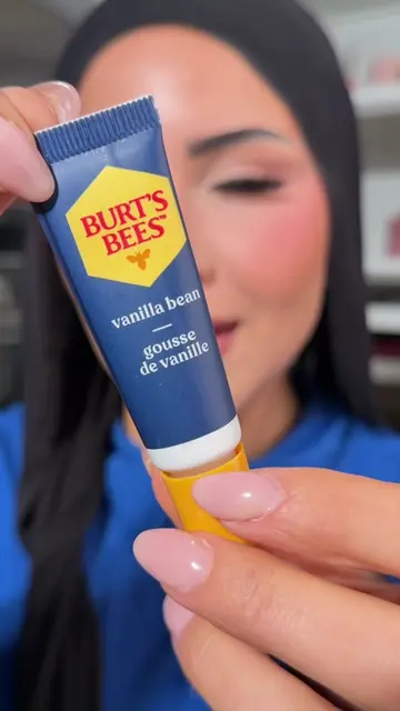 Who doesn’t love a good lip balm? 💛  Burt’s Bees  just gave their iconic lip bo