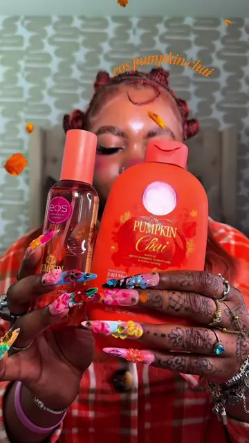 it smells sooooo good🧡🍁✨ #creatorsearchinsights #eospumpkinchai #eos #lotions 