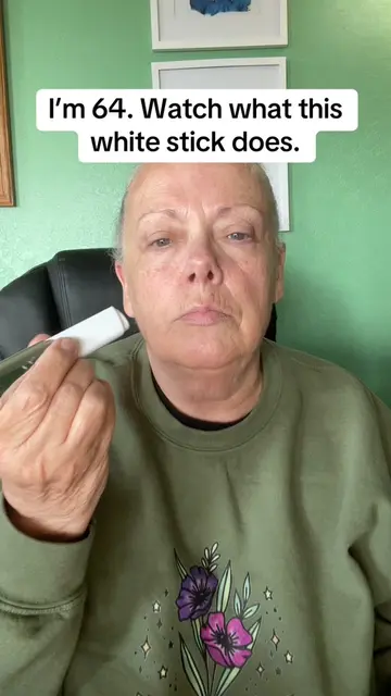 This white ELROEL foundation stick blends into your skin tone, helps cover dark 