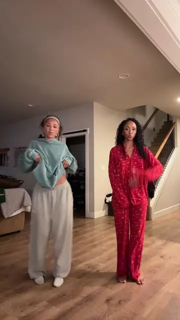 ughhh I just hate eating her up every timeeee🥱 #fyp #dance #sister #twin #omg @