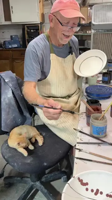 Painting some bowls with Georgie!  #pottery #ceramics #cats #kitten #artist