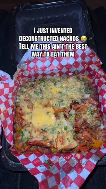 I think I just started a new viral food trend 😂 @Angel Tijuana Tacos 🌮  Decons