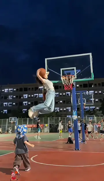 Gusto mo ring magkaroon ng kamangha‑manghang dunk video kahit wala kang kasanaya
