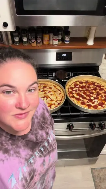 It’s PIZZA FRIDAY! 🍕❤️ We have pizza every single Friday, but tonight we’re mak