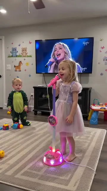 Can’t you let him play for a while 😂#kpop #kidstoys #microphone #TikTokshopback