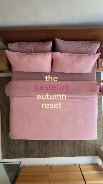 I’m here for the autumn decor in August debate 🧺🍂 let’s transition the apartme