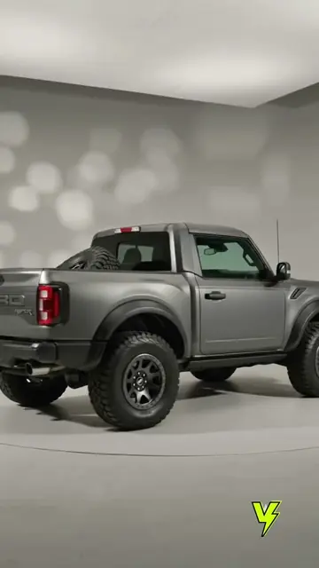 Sorry Jeep fans, this one’s not fair 🤭 Two-door Bronco with full Raptor styling