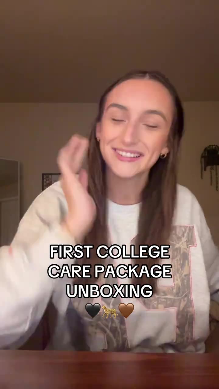 FIRST COLLEGE CARE PACKAGE UNBOXING (thanks mom, miss you🤎) | #carepackage #pen