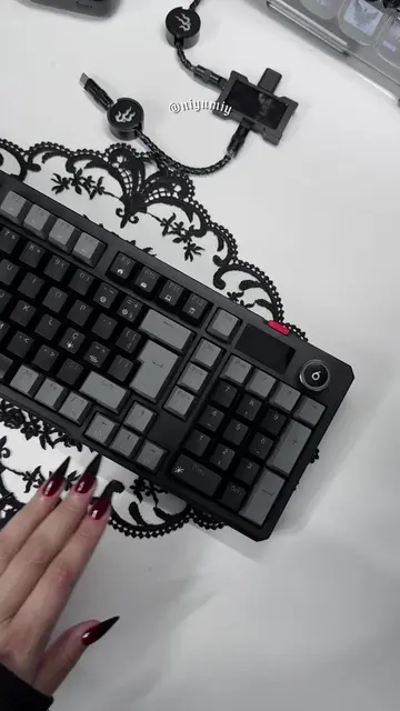 teclado com telinha𓂃˖ ִֶ⌨️✨ além de deixar o setup ainda mais lindo, a tela tra