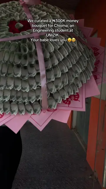 We curated a ₦300K money bouquet for Chioma, an Engineering student at UNIZIK.  