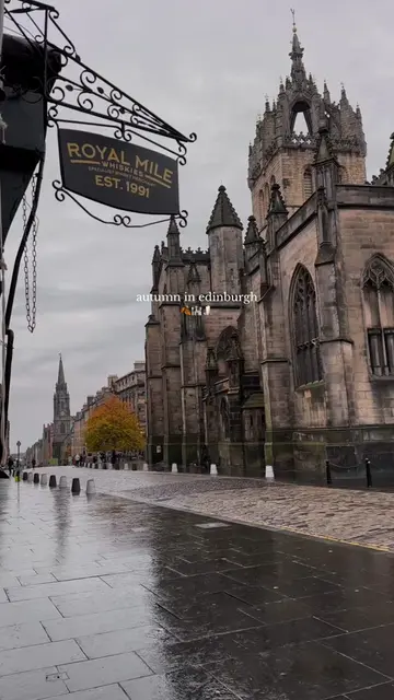 Autumn in Edinburgh 🍂🏰🕯️ #autumnseason #bermonths #edinburghscotland #scotlan