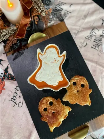 POV: grilled cheese just entered its spooky era. 👻🧀 A little boo-jie, a little