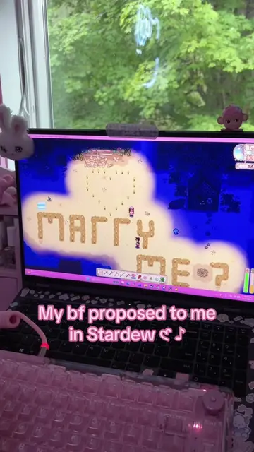 My bf proposed to me in STARDEWW 💕💕😭🫶🏻🤣 he’s so cute he was working on the