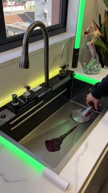 Something about those sink lights just hits different 