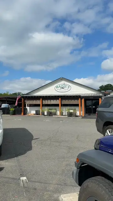 First time at Maisie’s Green Brae in Tega Cay tonight! We went early so no wait,