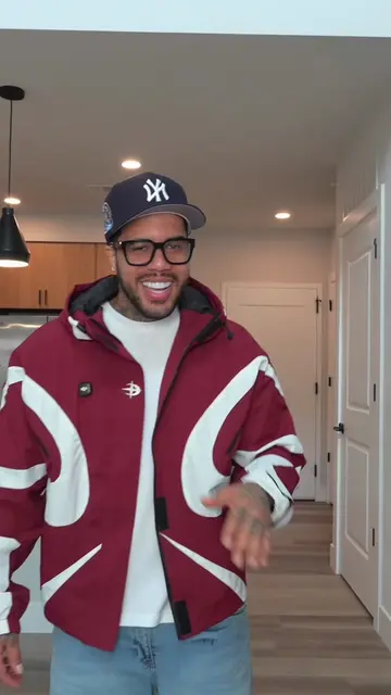 #windbreaker #windbreakers #fallfashiontrends #oldschoolvibes #raincoat 