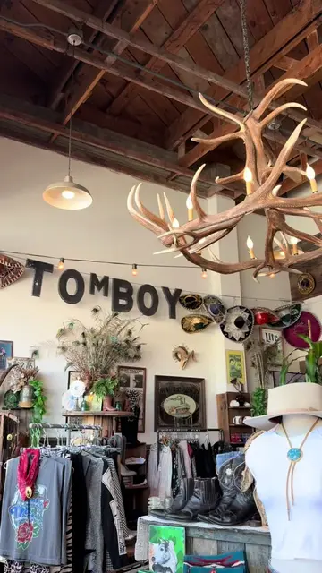 forever obsessed with tomboy in midtown Santa Cruz! 🐴⭐️👢 #santacruz #vintagesh