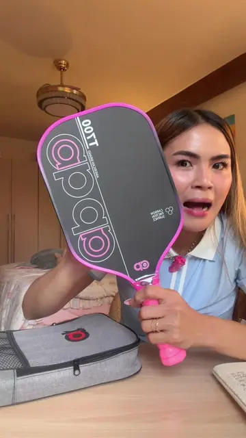 ito yung paddle na pwede for intermediate, may friction ang surface at very ligh