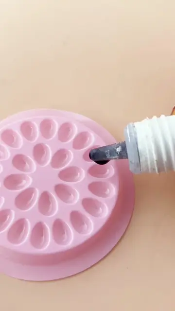 ⚠️Lash Artist Common Mistakes ✨ ❌Side‑hold glue bottle → ✅Hold upright ❌Wrong la