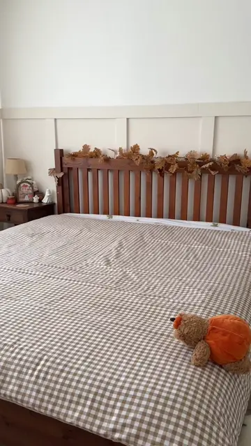 We fell in love in October 🧡🎃 my autumn bedroom filled with lots of pumpkins o