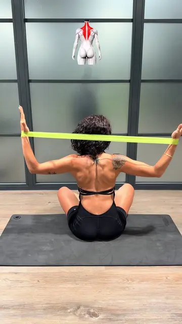Upper body, anywhere, anytime 💪🏼✨ No gym needed just grab your bands and get m