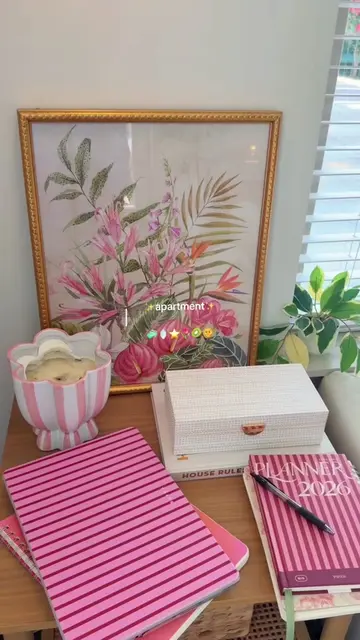 HAPPY SUNDAY!! I love starting off a new week with a clean space🧼☁️🌷 #resetrou