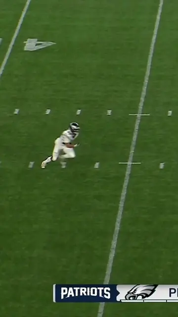 That defender became one with the turf #eagles #nfl #willshipley 📺: #CINvsPHI o