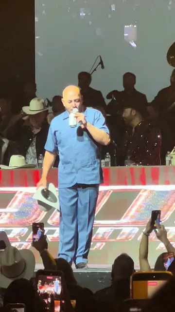 El Moreño🔥 🔥 @Lupillo Rivera #90scorridostour #losangeles #paratiiiiiiiiiiiiii