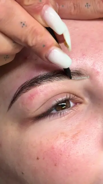 CLEAN BROWS ✨  #browartist #fyp #fürdich #browlamination #brows 