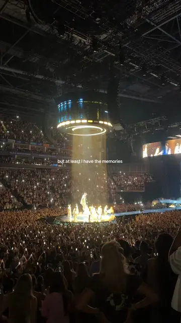 @arianagrande eternal sunshine tour 🤍 London n1 💌 #ariana #arianagrande #etern