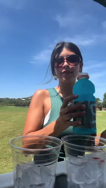 So refreshing 💙🌊 #bevcart #golf #cartgirl #fyp #golftiktok 