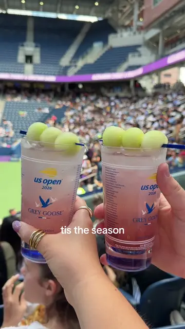 babys first honey deuce 🎾🥂 #USOpen #usopenfanweek #honeydeuce #nyc #tennis 