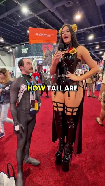 Is this guy a green or red flag??🤔 #tallgirl #shortking #cosplay #publicintervi