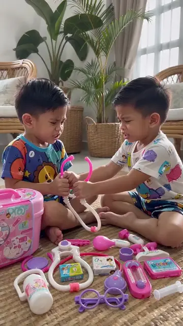 Gusto rin ba ng mga anak ninyo magpanggap na doktor? 🤣 #doctortoys #pretendplay