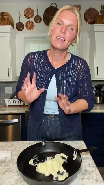 This skillet chocolate chip cookie is so easy to make and the best part, I don’t