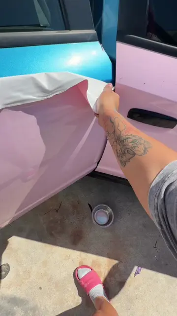 Día 3 cambiándole el color ami carro hoy terminé las dos puertas regresa para ve