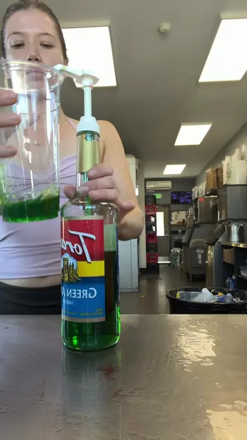 caramel apple red bull 🍏 #redbull #drinks #drivethrucoffee 