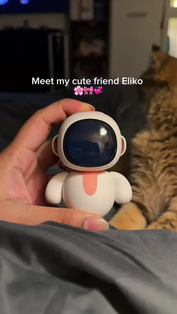 Isn’t she cuteeeeee 💞 Eliko  #eliko #elik #energizelab #airobot #robotpet 