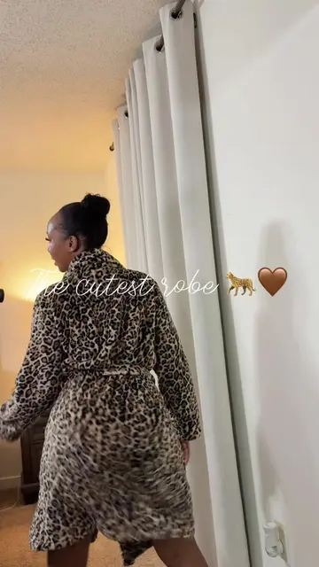 This robe is so soft 🤎✨🐆 I think leopard print is my new fave 😩 #lepordprint 