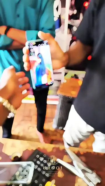 ✨ Make your phone truly YOURS! ✨ Turn your favorite memories, artwork, and photo