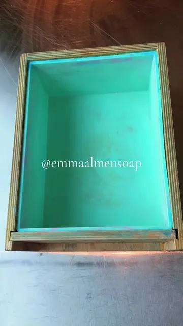 Apple Soap with NEW Apple Embed Molds! 🍎  #applesoap #soapmaking #soap #handmad