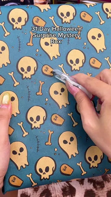 This Halloween countdown is my new obsession - surprises every time#halloween#de