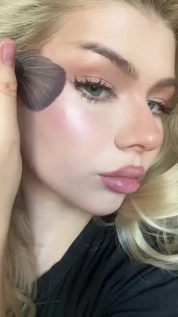 my current makeup hyperfixation 💗 (blushlighter crystal intentions - rose quart