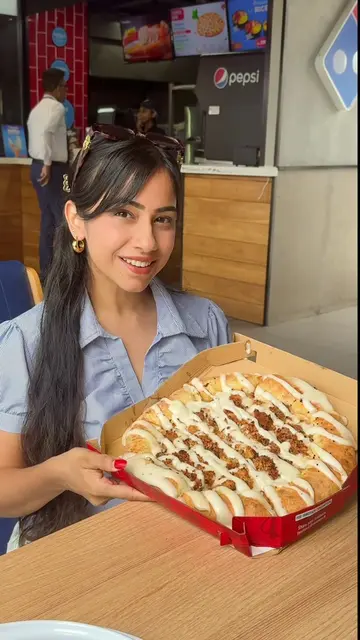Chicken cravings? Take them to the MAXXX! 🍗🍕🤤 @Dominossrilanka  Domino’s new 