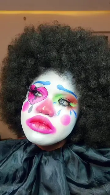 Cry baby cry baby cry😭 Rate this look on a scale of 1-10 . Like, share and drop